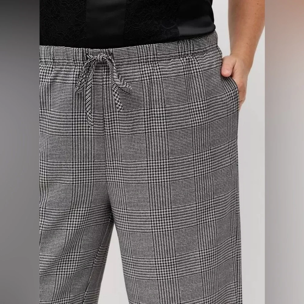 NWT TORRID High-Rise Wide Leg Pull-On Crepe Pant - Picture 5 of 8